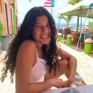 Meet your Posher, Desiree